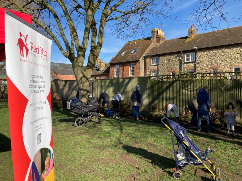 21st Century Thame planting hedgerows with Redkite in Elms Park, Thame.